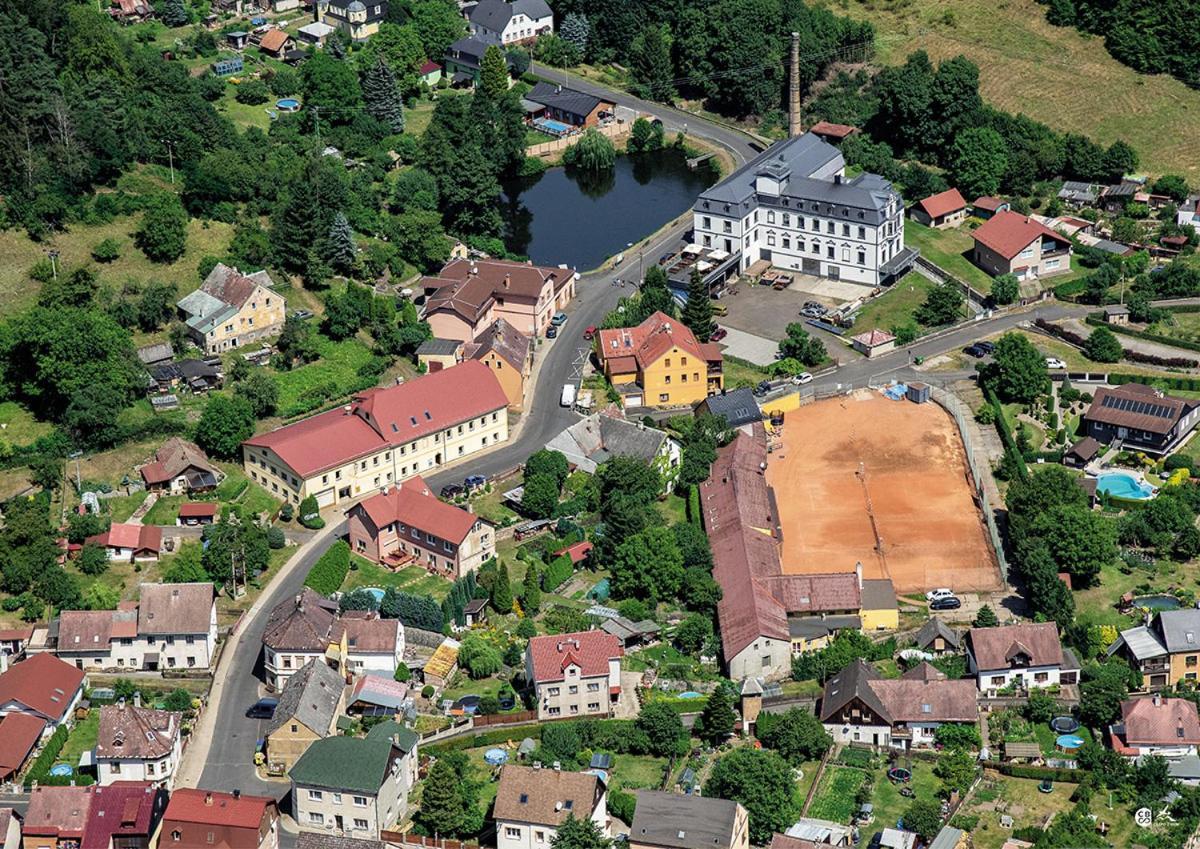 Formule Hotell Perštejn Exteriör bild