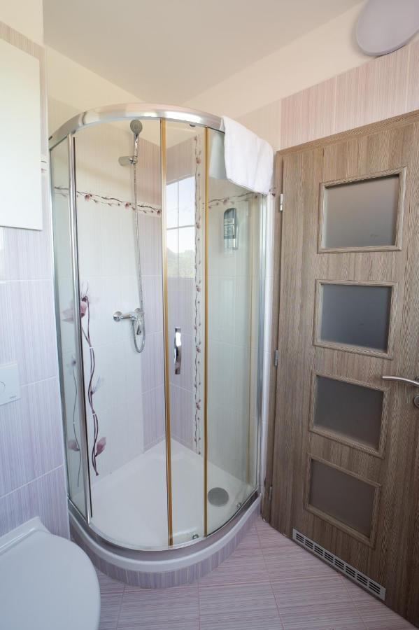 Formule Hotell Perštejn Exteriör bild
