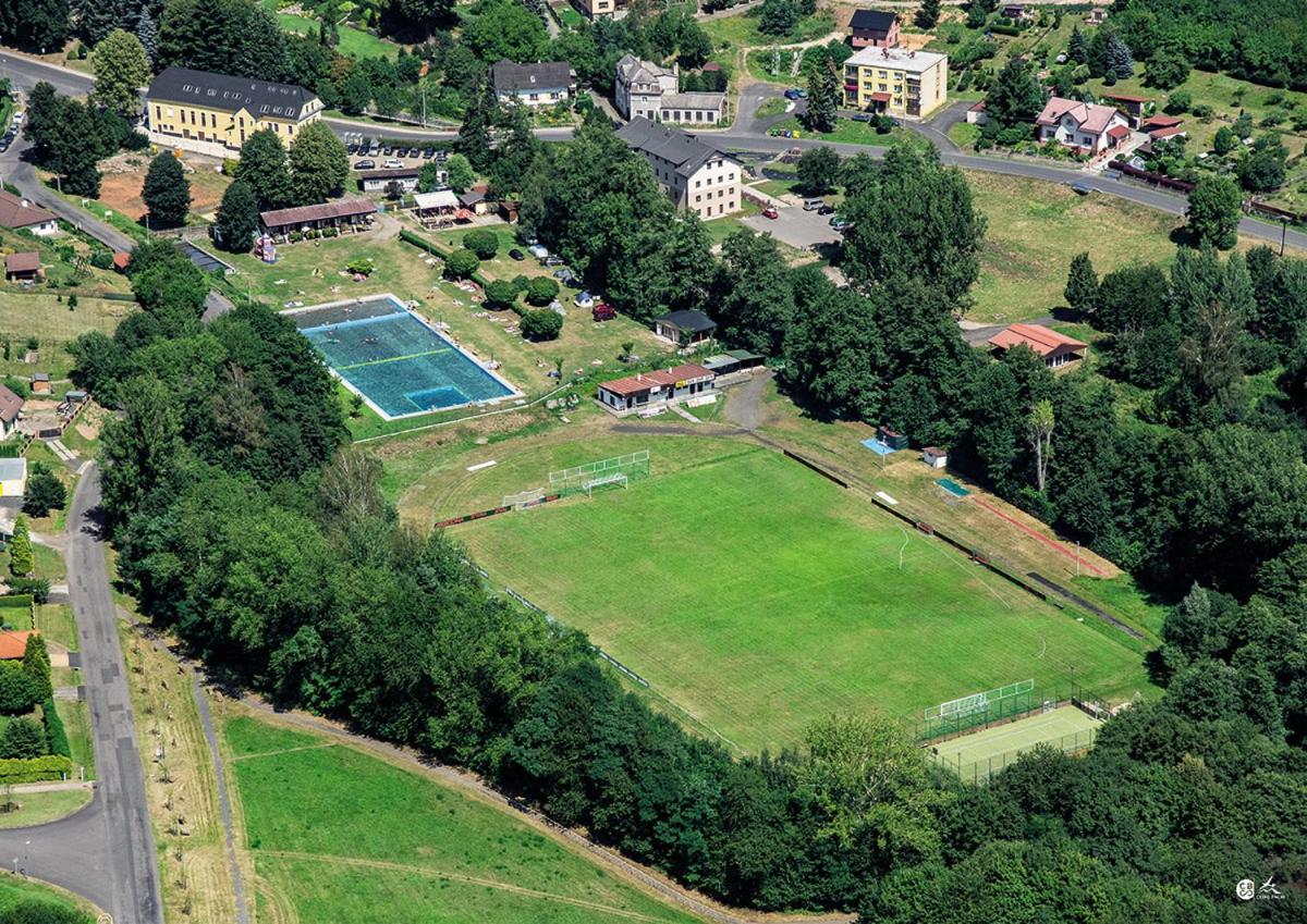 Formule Hotell Perštejn Exteriör bild