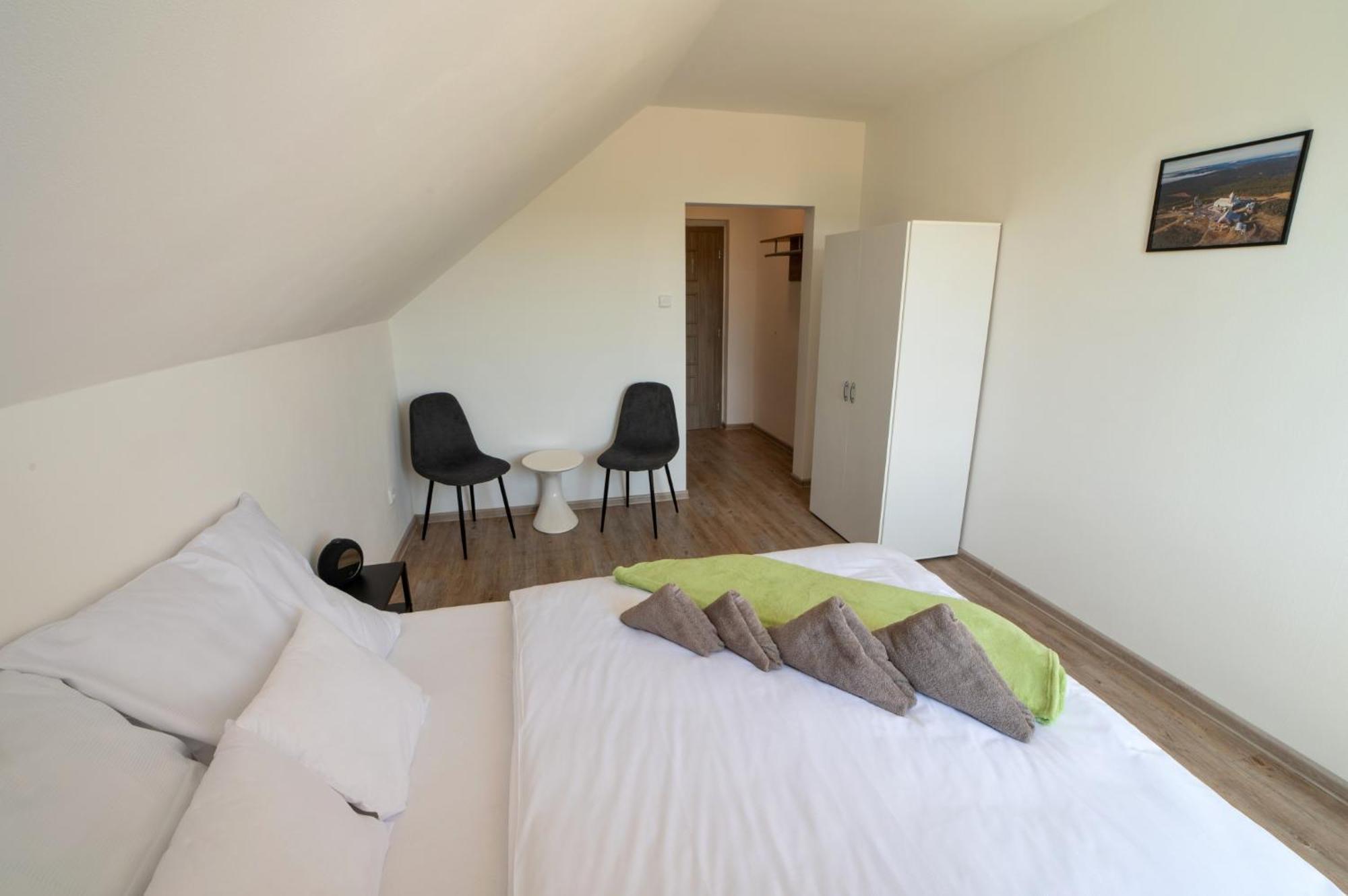 Formule Hotell Perštejn Exteriör bild