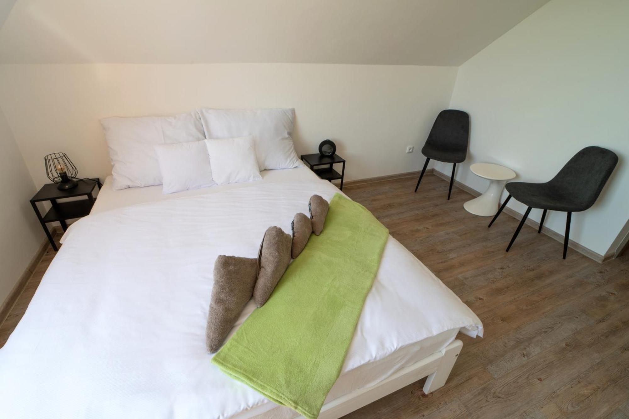 Formule Hotell Perštejn Exteriör bild