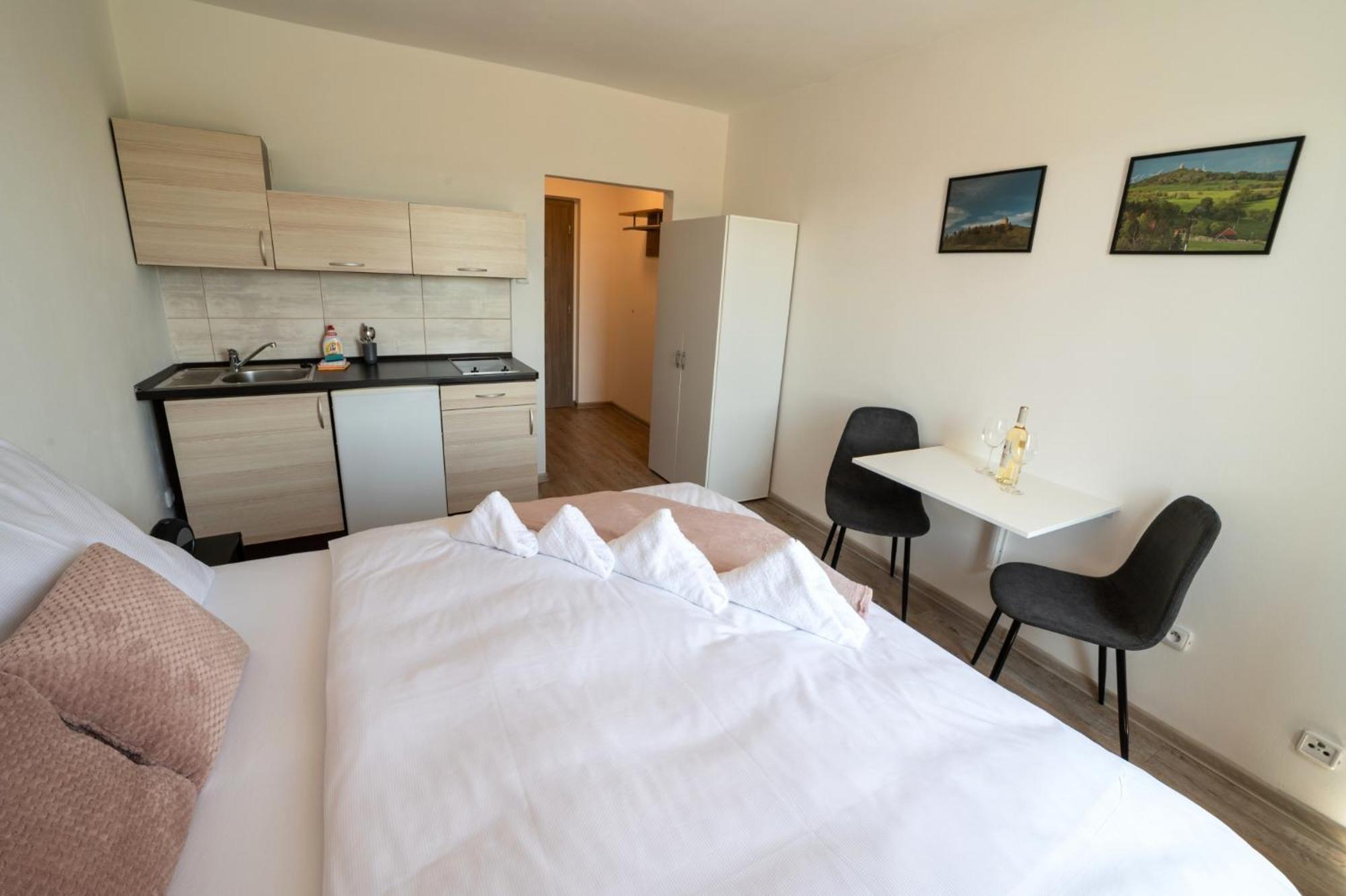 Formule Hotell Perštejn Exteriör bild