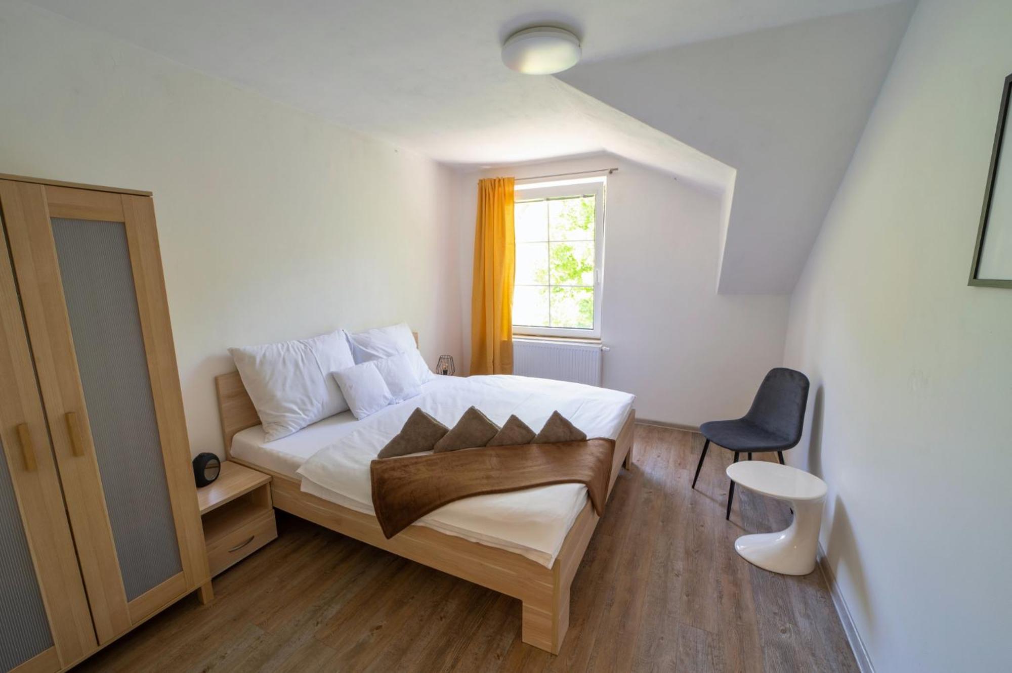 Formule Hotell Perštejn Exteriör bild