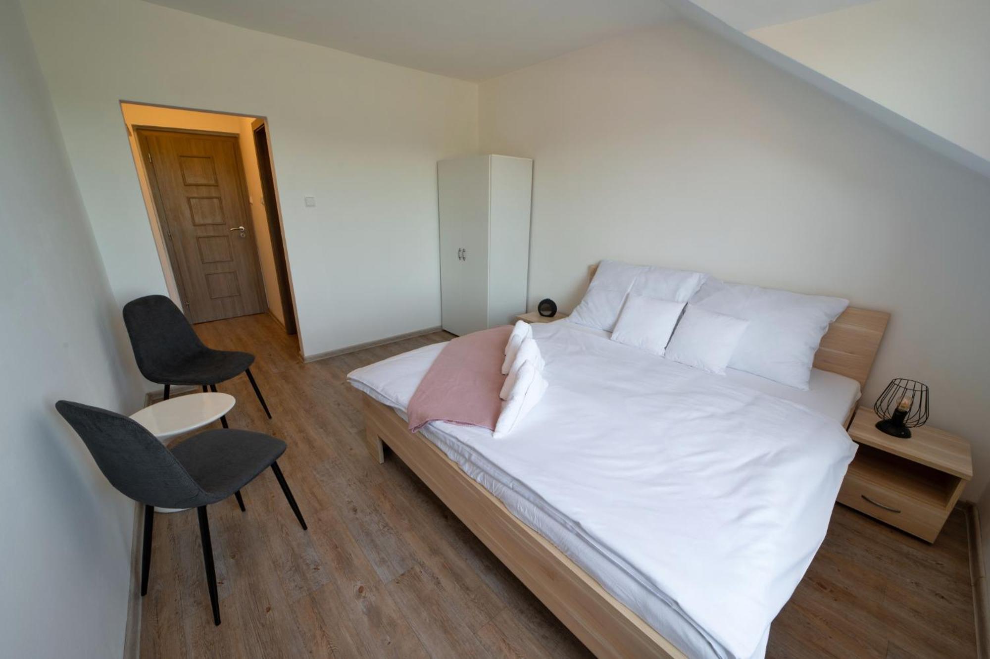 Formule Hotell Perštejn Exteriör bild