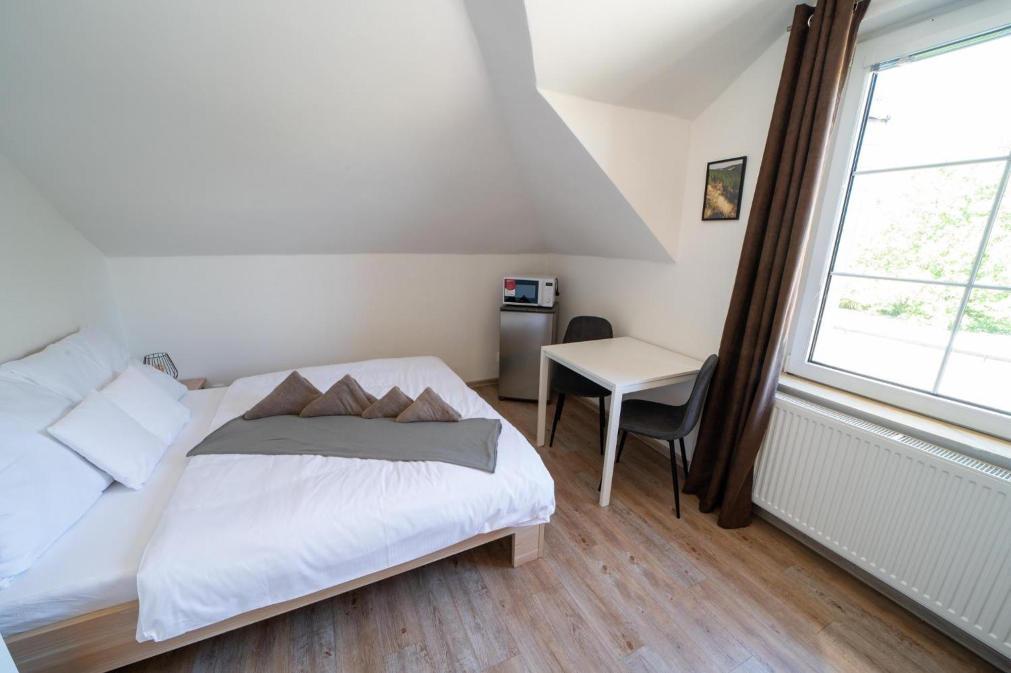 Formule Hotell Perštejn Exteriör bild