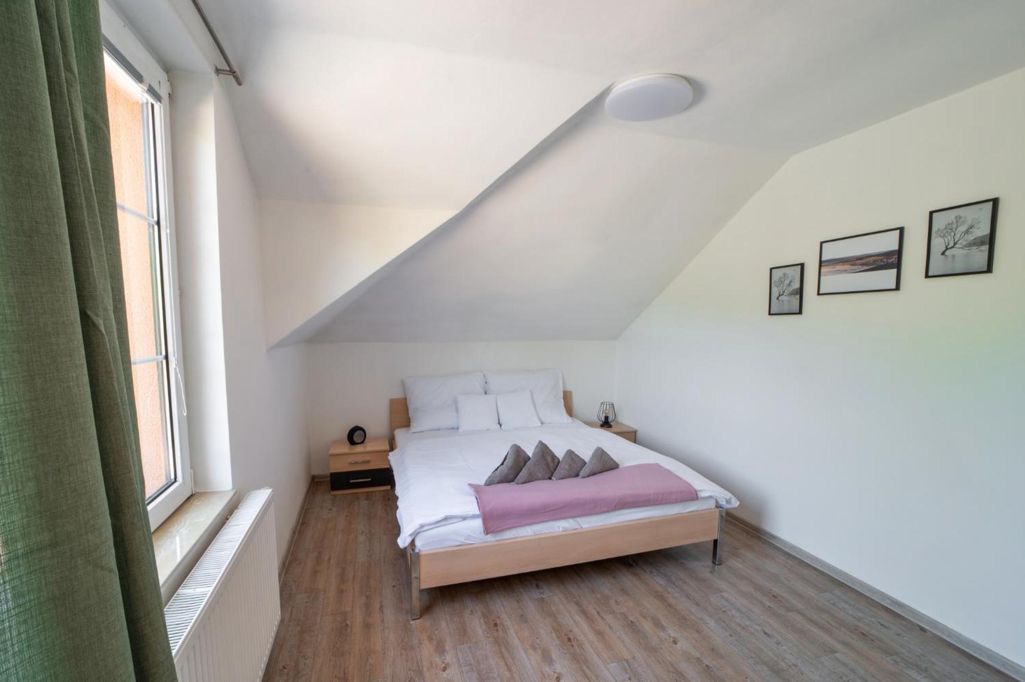 Formule Hotell Perštejn Exteriör bild