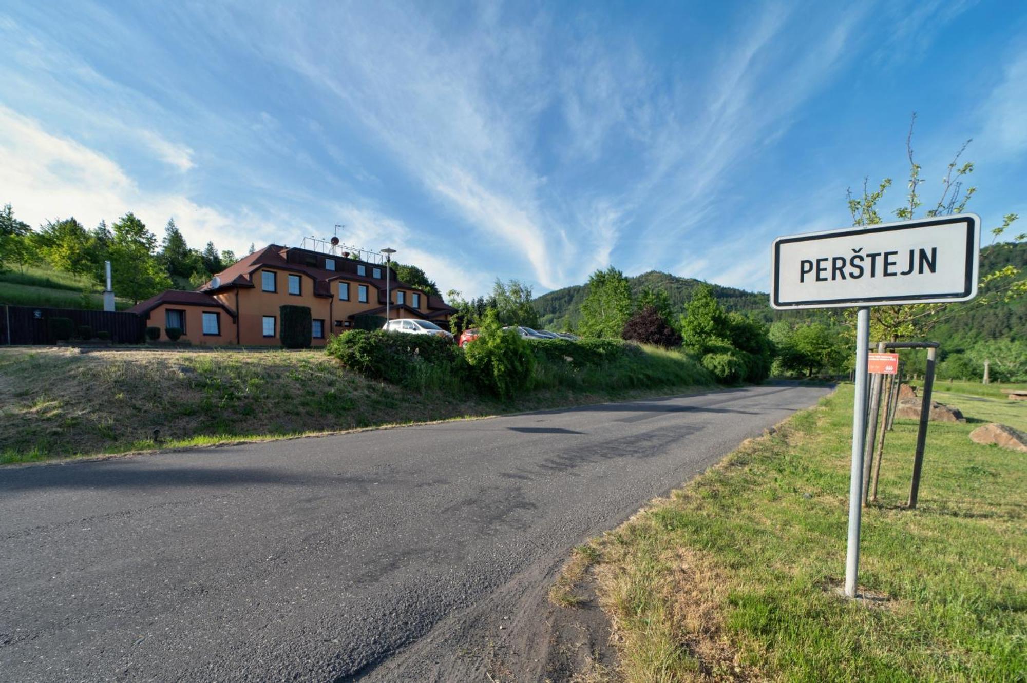 Formule Hotell Perštejn Exteriör bild